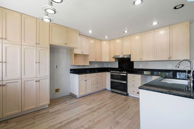 11021 View Lane, Pasco, WA 99301