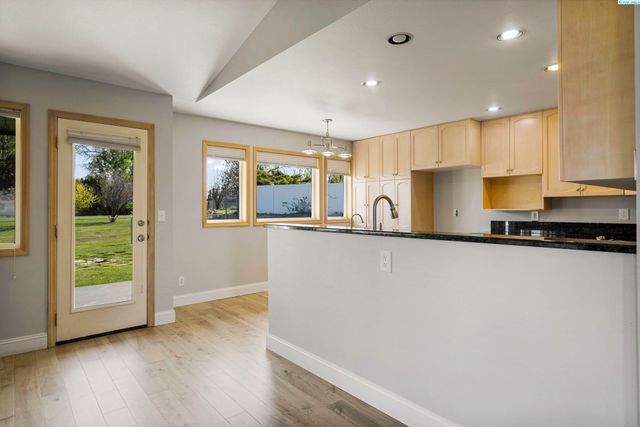 11021 View Lane, Pasco, WA 99301