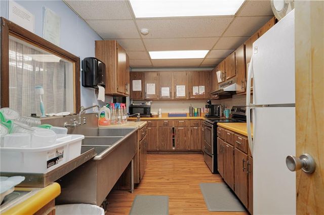 3712 Pacific Street, St Joseph, MO 64507