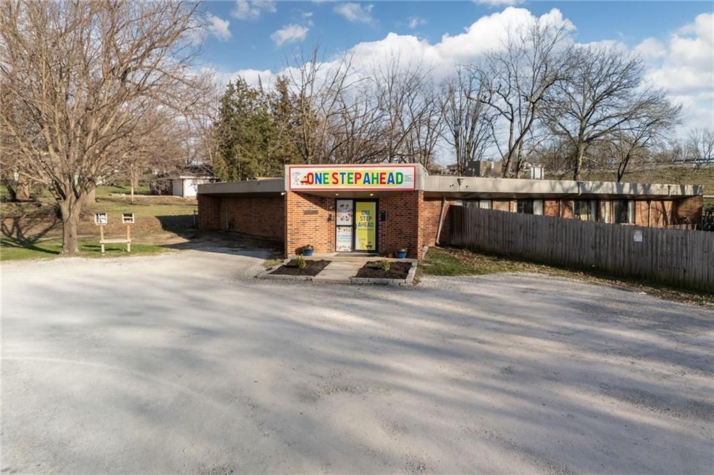 3712 Pacific Street, St Joseph, MO 64507