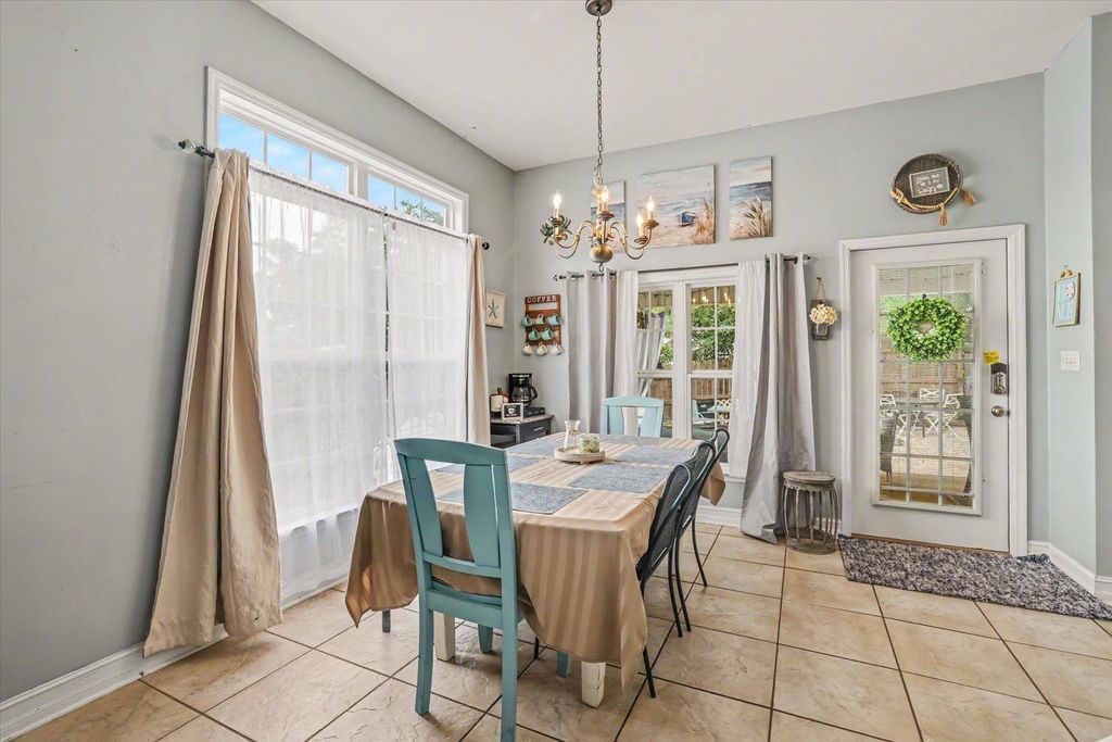 Image 11 of property listing at 2549 Heathrow Drive, Tallahassee, FL 32312