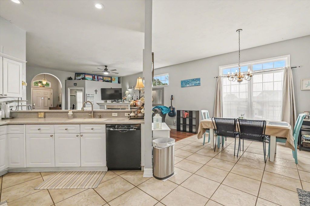 Image 14 of property listing at 2549 Heathrow Drive, Tallahassee, FL 32312