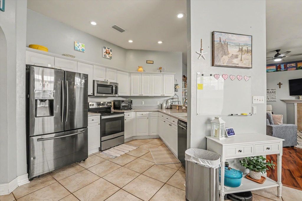 Image 15 of property listing at 2549 Heathrow Drive, Tallahassee, FL 32312