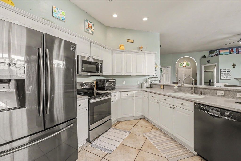 Image 16 of property listing at 2549 Heathrow Drive, Tallahassee, FL 32312