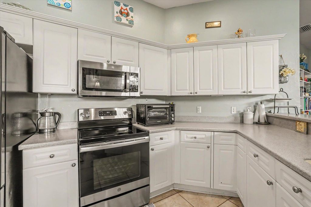 Image 18 of property listing at 2549 Heathrow Drive, Tallahassee, FL 32312
