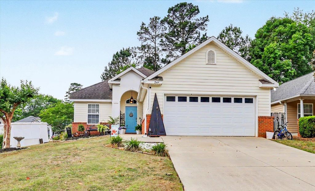 Image 2 of property listing at 2549 Heathrow Drive, Tallahassee, FL 32312