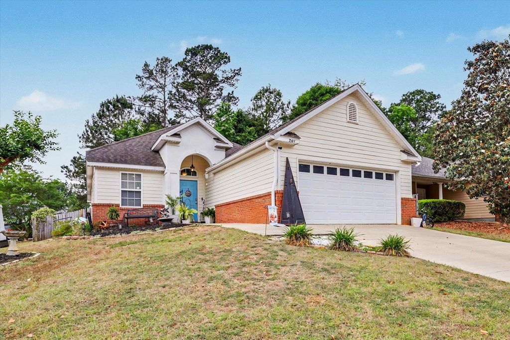 Image 3 of property listing at 2549 Heathrow Drive, Tallahassee, FL 32312