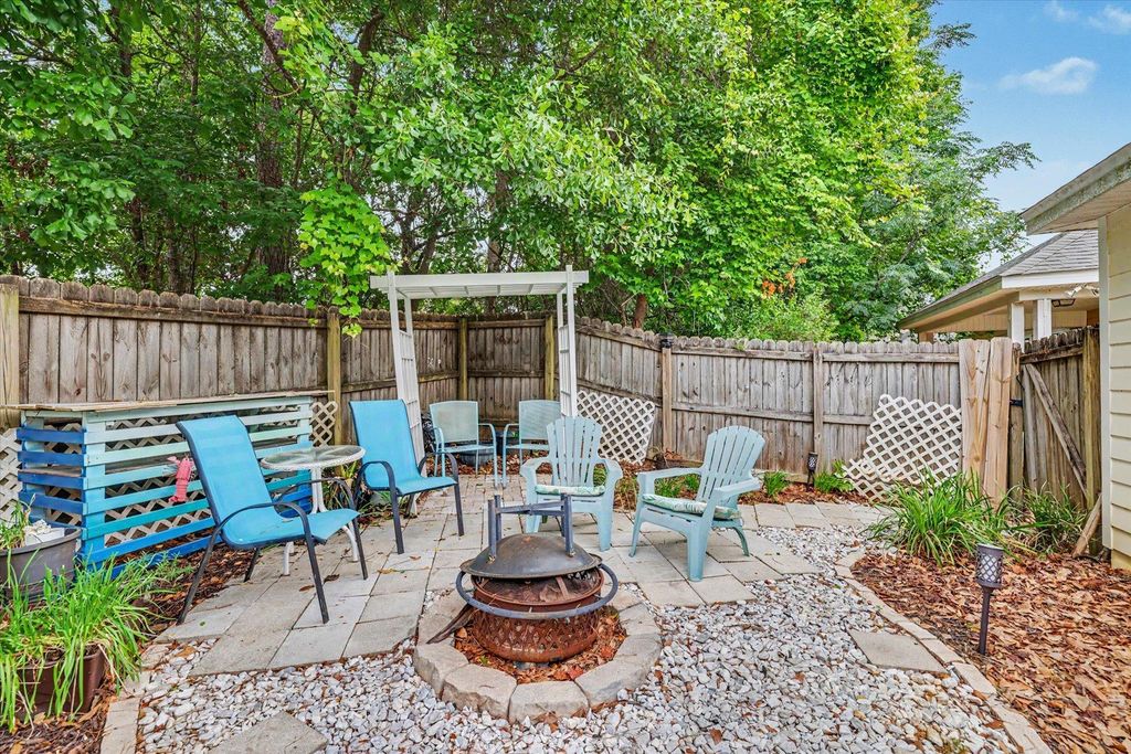 Image 37 of property listing at 2549 Heathrow Drive, Tallahassee, FL 32312