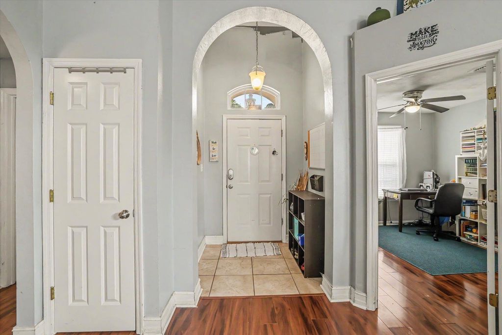 Image 4 of property listing at 2549 Heathrow Drive, Tallahassee, FL 32312