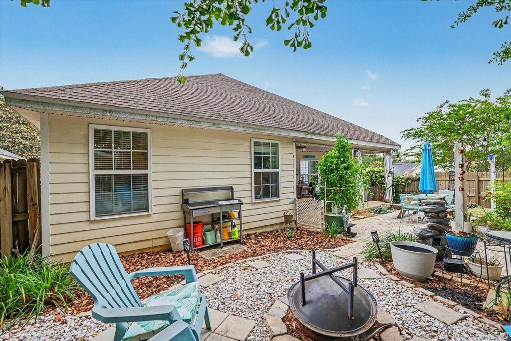 Image 40 of property listing at 2549 Heathrow Drive, Tallahassee, FL 32312