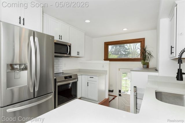 621 W Hazelhurst Street, Ferndale, MI 48220