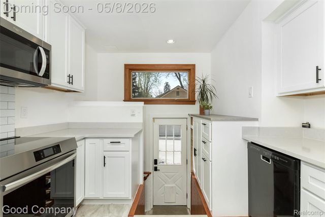 621 W Hazelhurst Street, Ferndale, MI 48220