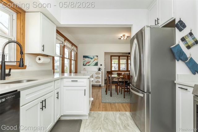 621 W Hazelhurst Street, Ferndale, MI 48220