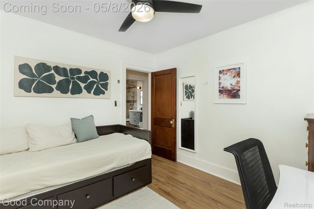 621 W Hazelhurst Street, Ferndale, MI 48220