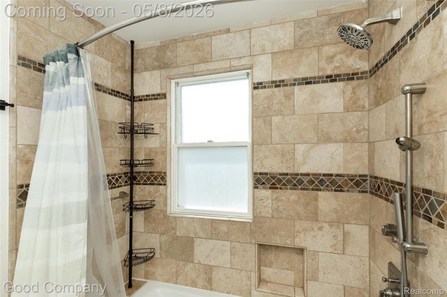 621 W Hazelhurst Street, Ferndale, MI 48220