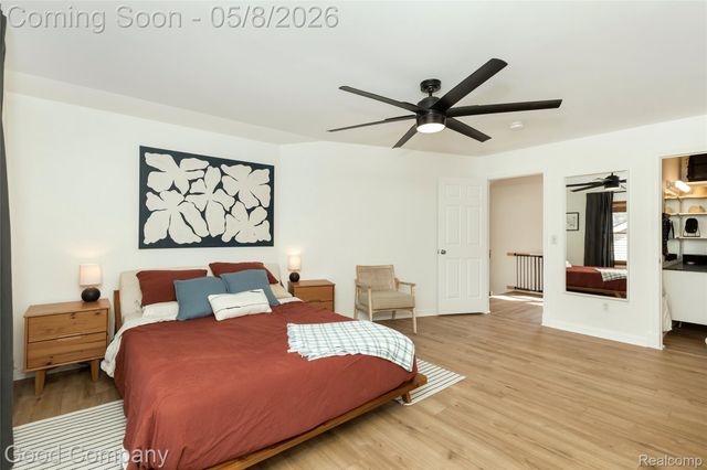 621 W Hazelhurst Street, Ferndale, MI 48220
