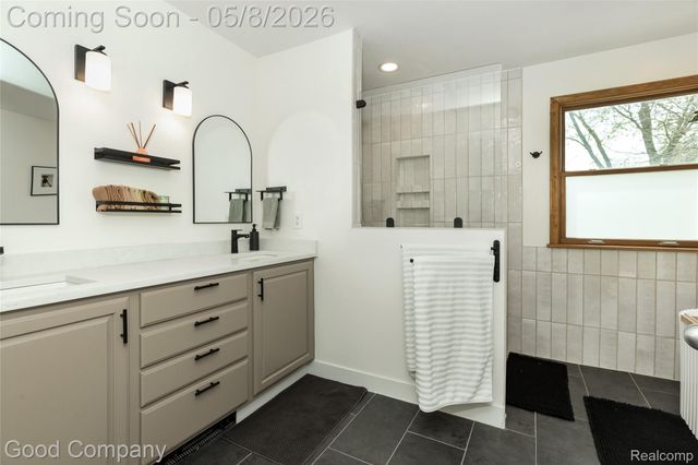 621 W Hazelhurst Street, Ferndale, MI 48220