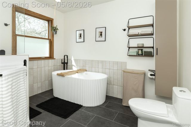 621 W Hazelhurst Street, Ferndale, MI 48220