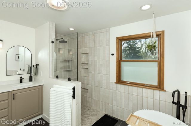 621 W Hazelhurst Street, Ferndale, MI 48220