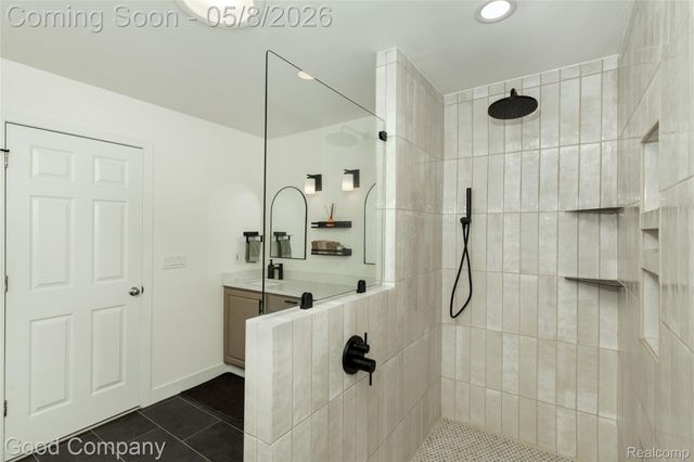 621 W Hazelhurst Street, Ferndale, MI 48220