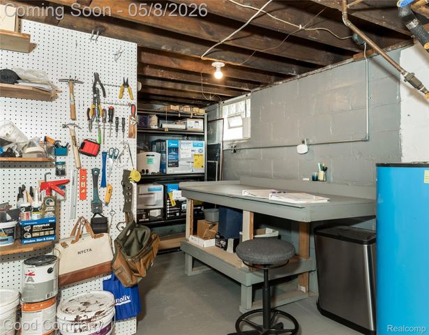 621 W Hazelhurst Street, Ferndale, MI 48220