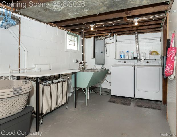 621 W Hazelhurst Street, Ferndale, MI 48220