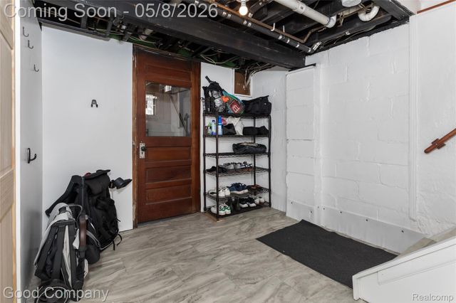 621 W Hazelhurst Street, Ferndale, MI 48220