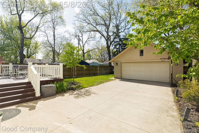 621 W Hazelhurst Street, Ferndale, MI 48220