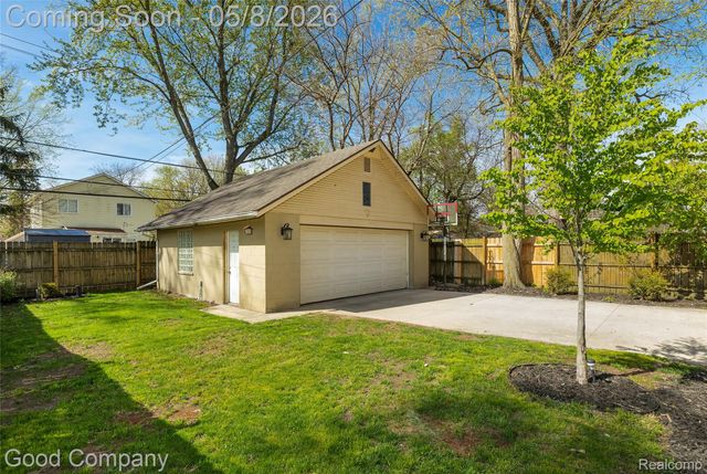 621 W Hazelhurst Street, Ferndale, MI 48220