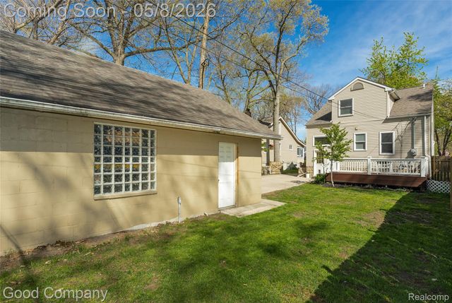 621 W Hazelhurst Street, Ferndale, MI 48220