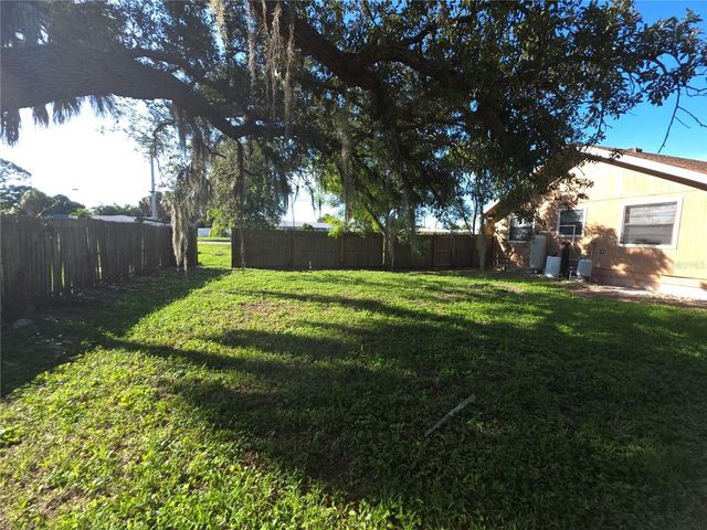 700 SOUTH VENICE BOULEVARD, Venice, FL 34293