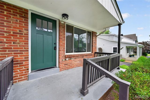 7 Oak Tree Drive, St Louis, MO 63119