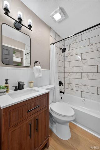 7 Oak Tree Drive, St Louis, MO 63119