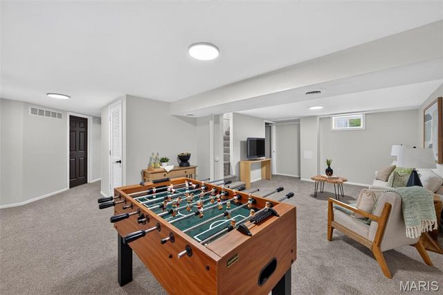 7 Oak Tree Drive, St Louis, MO 63119