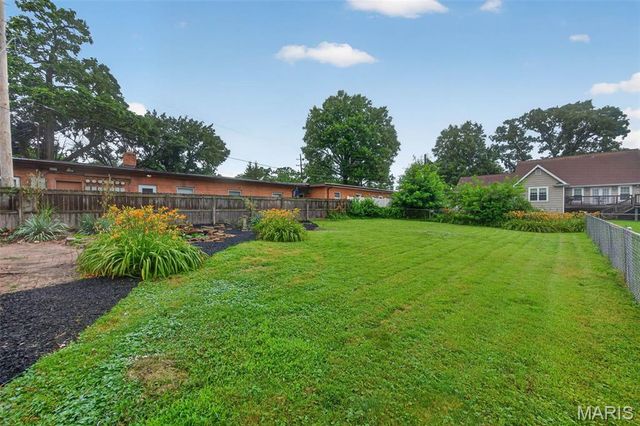7 Oak Tree Drive, St Louis, MO 63119