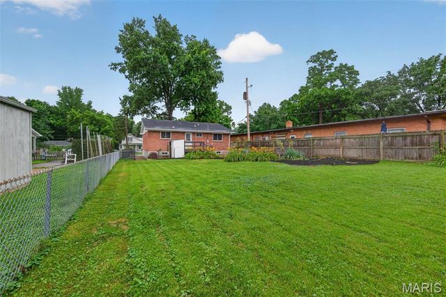 7 Oak Tree Drive, St Louis, MO 63119
