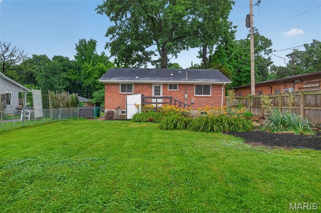 7 Oak Tree Drive, St Louis, MO 63119