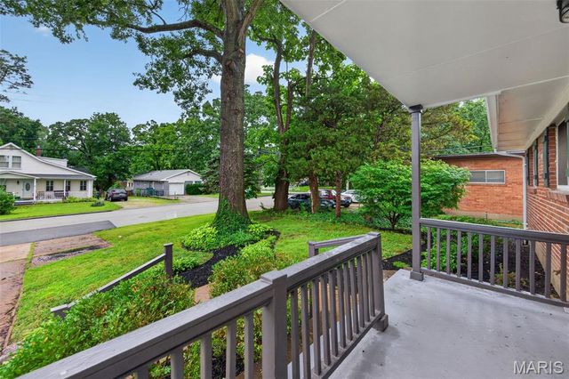 7 Oak Tree Drive, St Louis, MO 63119