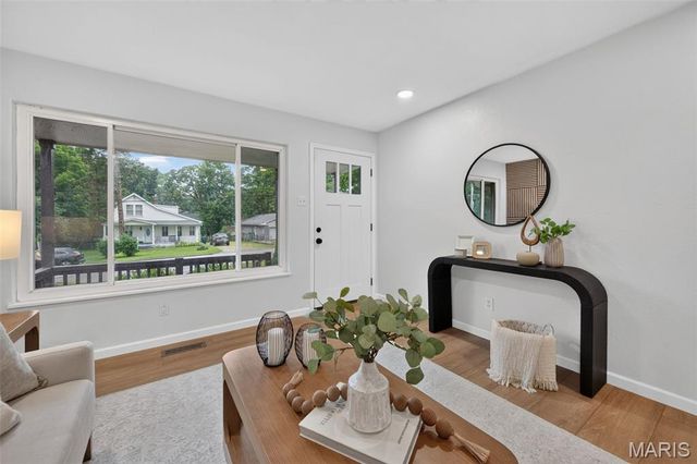 7 Oak Tree Drive, St Louis, MO 63119