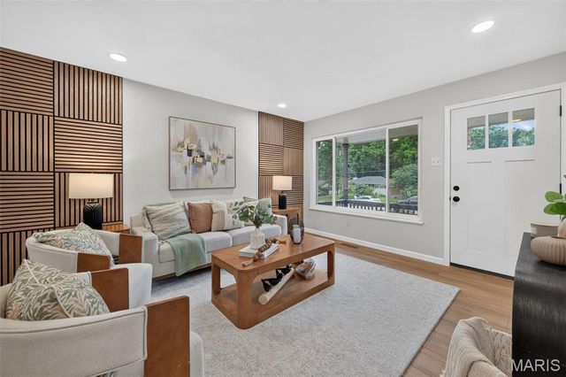 7 Oak Tree Drive, St Louis, MO 63119