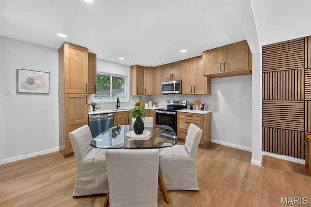 7 Oak Tree Drive, St Louis, MO 63119