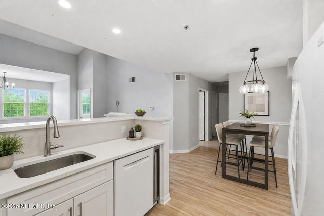 8550 TOUCHTON Road 333, Jacksonville, FL 32216