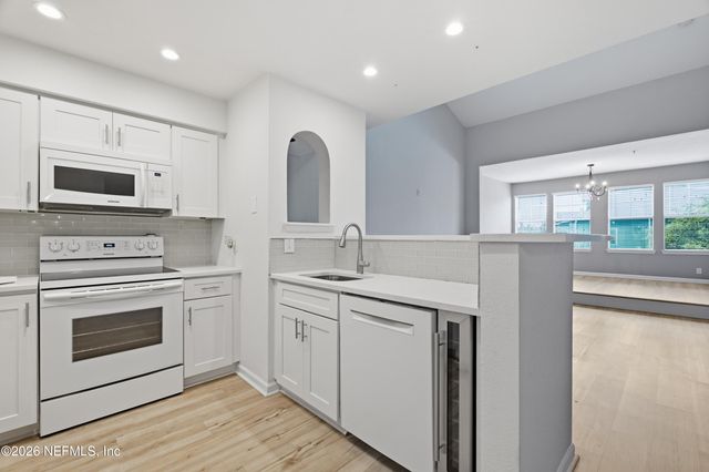 8550 TOUCHTON Road 333, Jacksonville, FL 32216