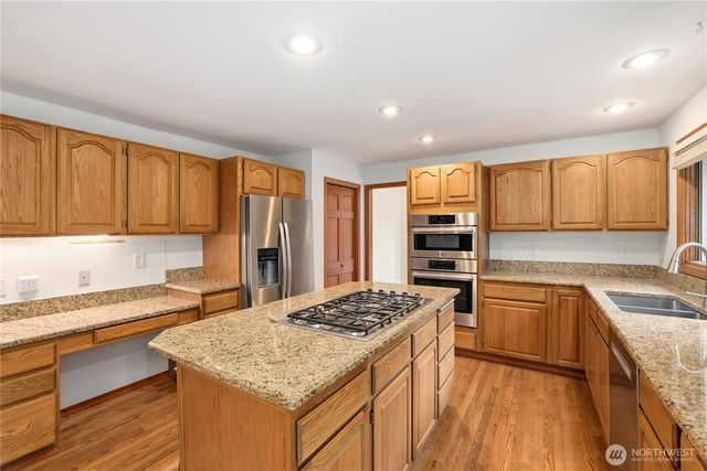 18605 SE 174th Way, Renton, WA 98058