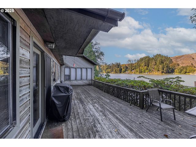 627 N TENMILE, Lakeside, OR 97449