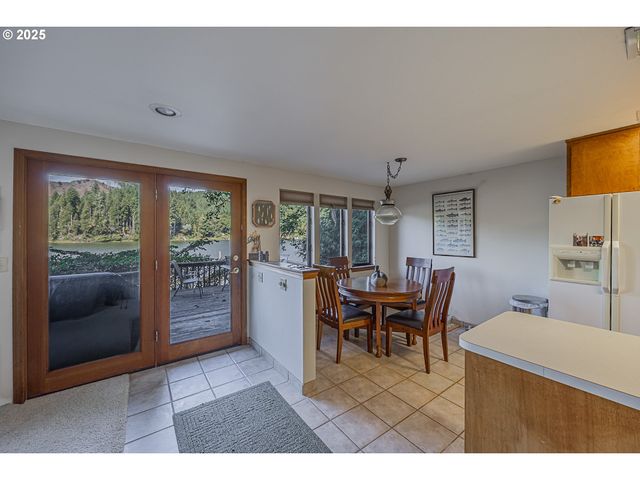 627 N TENMILE, Lakeside, OR 97449