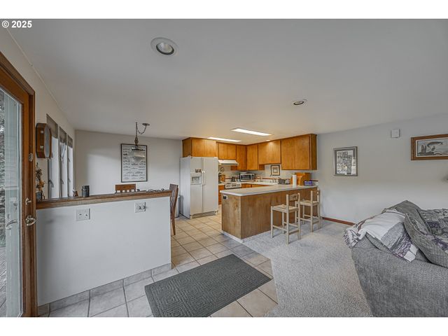 627 N TENMILE, Lakeside, OR 97449