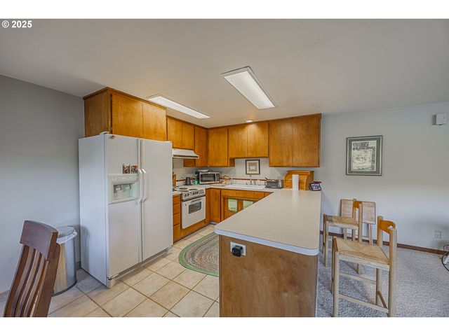 627 N TENMILE, Lakeside, OR 97449