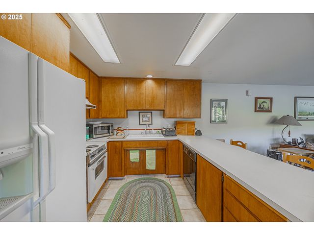 627 N TENMILE, Lakeside, OR 97449