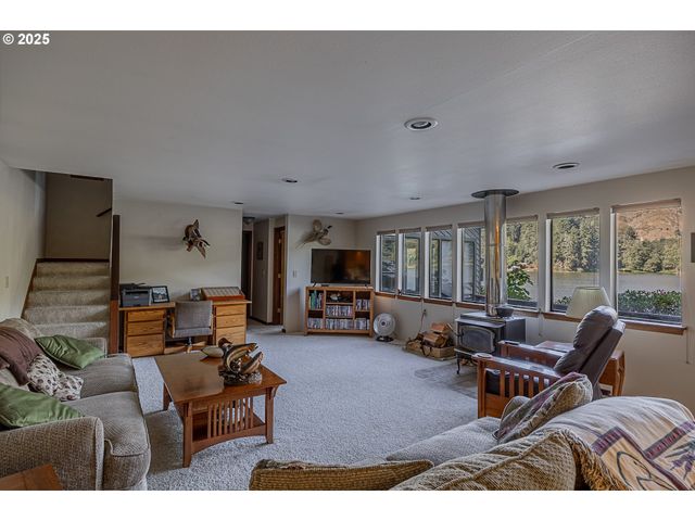 627 N TENMILE, Lakeside, OR 97449